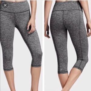 Victoria's Secret- Knockout Capri in Marled marled grey/black-Size medium